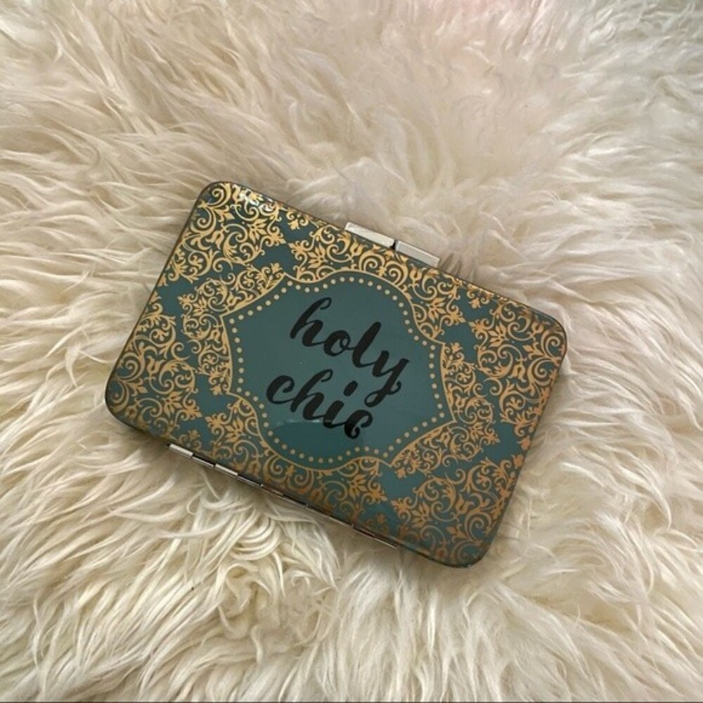 Holy Chic Bundle - image 2